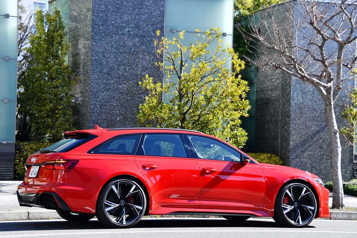 現行型「RS 6」のボディータイプは「アバント」と名づけられたワゴンのみ。セダンバージョンは海外でも存在しない。