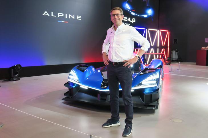 アルピーヌレーシングのフランソワ・シャンポ ビークルダイレクター。多少はごまかすかと思っていたが、「水素カーは開発してますよ」とアッサリ答えられた。