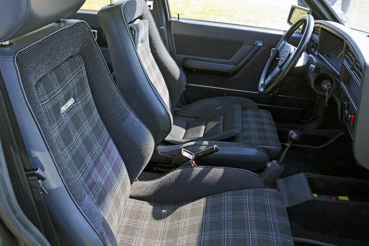 レカロ製シート。