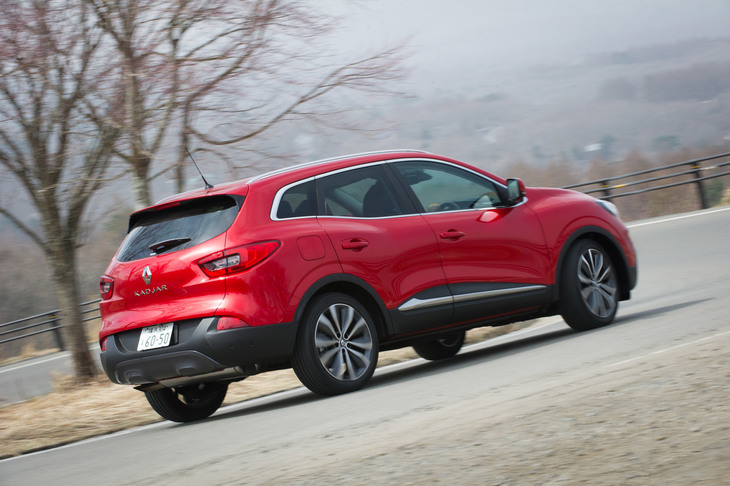 「カジャー」の1.2リッターターボエンジンには、低速域でトルクを増大させるオーバーブースト機能が搭載されており、2リッター自然吸気エンジンに匹敵する力強い加速が得られる。