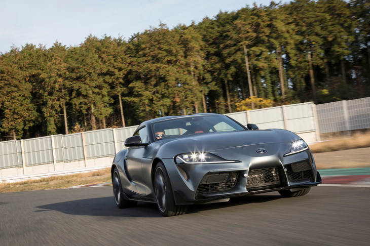 トヨタ・スープラ（ドライビング）