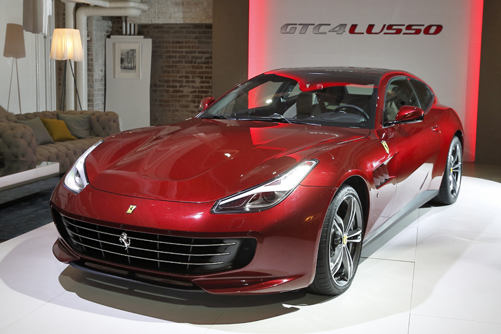 「フェラーリGTC4ルッソ」