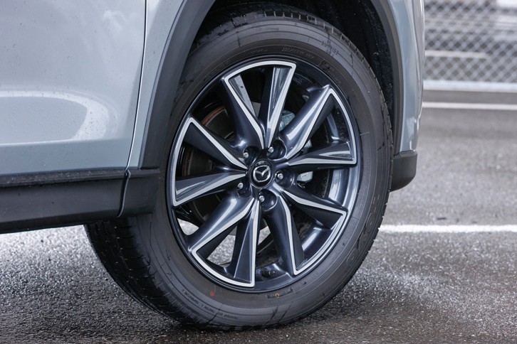 試乗車には225/55R19サイズの「トーヨー・プロクセスR46」が装着されていた。