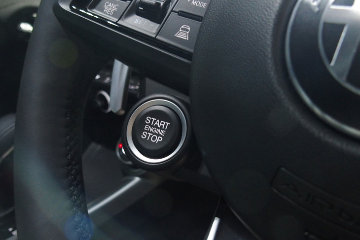 アルファ・ロメオ・トナーレ（エンジンスタート／ストップスイッチ）