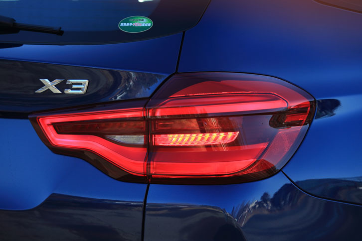 立体的な造形が与えられたリアコンビランプ。光源にはLEDを採用している。