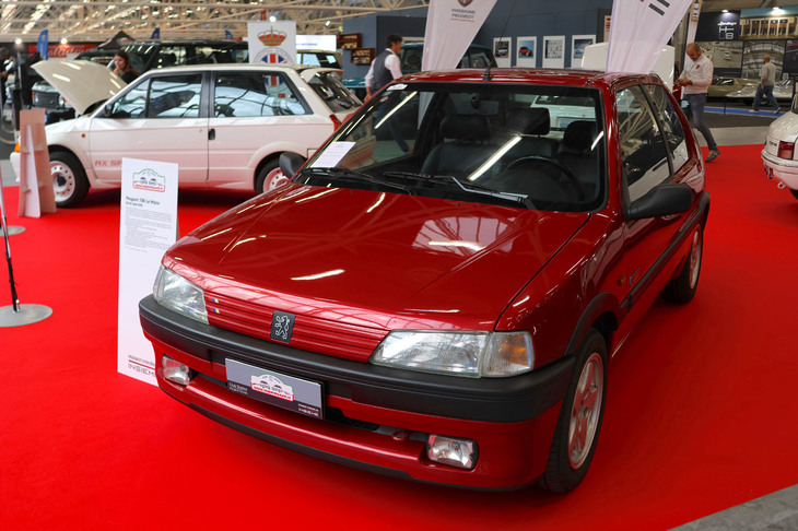 「プジョー106ラリー クラブ イタリア」は、1990年代前半につくられた特別仕様「ル・マン」を展示した。