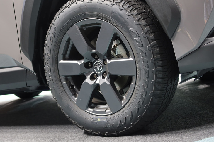 トヨタRAV4アドベンチャー（フロントホイール）