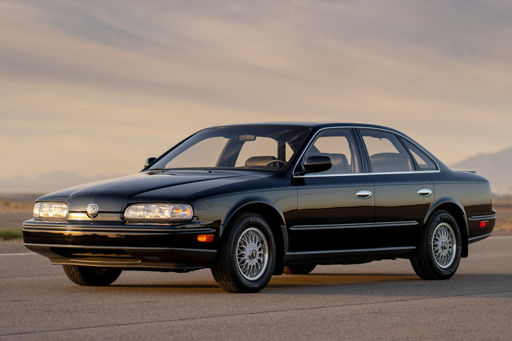 日産は1989年にプレミアムブランドのインフィニティを設立。高級セダン「Q45」を発売した。