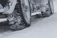 日本ミシュランタイヤによれば、日本の非降雪地帯のおよそ6割でスタッドレスタイヤは保有されておらず、現在オールシーズンタイヤへの注目度は高まりつつあるという。