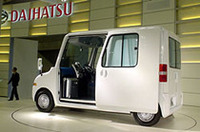 【東京モーターショー2004】ダイハツは実用主義――市販予定車がズラリ