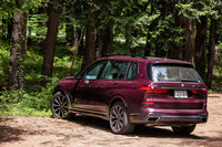 試乗車の外装色は「アメトリンメタリック」と呼ばれる、オプション価格32万9000円のBMWインディビジュアルボディーカラー。