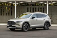 通算4度目となる仕様変更が施された「マツダCX-8」。写真の「グランドジャーニー」ほか新グレードも設定された。