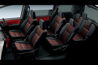 「ヴォクシーZS」の内装色には「ブラッドオレンジ＆ブラック」が設定されている。