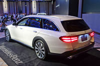 「メルセデス・ベンツE220d 4MATICオールテレイン」が日本上陸の画像