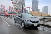 視認性・操作性の高さが実感できる「DMH-SF700」。その使い勝手のよさは、運転における安全性にもつながるはずだ。