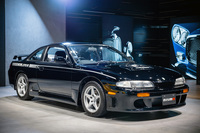 1994年「NISMO 270R」。価格はベースとなった「シルビア」（S14）のトップグレードが約260万円だったのに対し、「スカイラインGT-R」（BNR32）とほぼ同じ450万円だった。