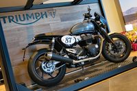 「トライアンフ・スピードツイン」に受注生産の特別仕様車「ライトニングエディション」登場の画像