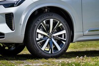 タイヤサイズは「B5」モデルが275/45R20、「T8」モデルが275/35R22。試乗車にはミシュランのSUV用プレミアムタイヤが装着されていた。