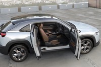 マツダが新たな福祉車両「MX-30 Self-empowerment Driving Vehicle」を発表