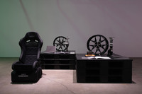 エアロパーツやスポーツシート、ホイールといった車両パーツの販売も行われる。