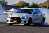 「スカイライン400R」の試乗は、リアタイヤの内圧が上がっていたこともあってか、すっかり“ドリフト祭り”に。それでも、よりコントローラブルになったエンジンの特性は確かに感じられた。