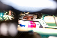 アストンマーティンのフランスGPは、予選とレースで明暗が分かれた。前戦アゼルバイジャンGP2位のセバスチャン・ベッテル（写真）はフロントの食いつきが悪く予選12位、ランス・ストロールはQ1でのタイムがトラックリミット違反で抹消され、最後のアタックに入っていた途中で赤旗が出されノータイム、19位。レースでは、いずれもハードタイヤをスタートから履くリバースストラテジーでポジションを上げ、ベッテル9位、ストロールは10位で2台そろって入賞した。（Photo=Aston Martin）