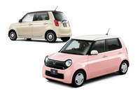 ホンダの軽乗用車「N-ONE」。前後のフェンダーをふくらませるだけでなく、バンパーとフェンダーがつながるボディー四隅の形状を工夫することで、斜め方向から見たときにタイヤの張り出しを感じさせるデザインとなっている。