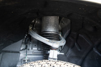 悪路走破性を高めるエアサスは、快適な乗り心地にも寄与。乗降時や荷物の積載時には、車高を40mm下げるという“おもてなし機能”も備わっている。