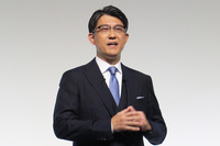2023年4月1日に就任したばかりの佐藤社長。基本的には「もっといいクルマをつくろうよ」を標語にしていた豊田章男前社長の方針を踏襲しつつ、モビリティーカンパニーへの転換を図るとした。