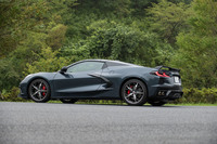 外装色は試乗車の「シャドーグレーメタリック」を含む全6色。「コンバーチブル」専用色として、「セブリングオレンジティンコート」も用意される。