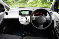 内装はいずれもRS リミテッド。