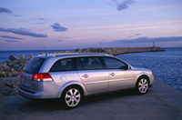 【写真上】ベクトラGTS【写真下】ベクトラワゴン（いずれも海外仕様）