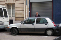 後日、その「シュペールサンク」の脱出劇を、ちょうど目撃。後方のバンにぶつかるのをステアリングを切り返す目安にしていた。