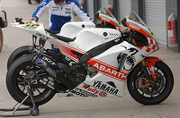 今期FIATロゴを引っさげていた「ヤマハモトGP」マシーンもアバルト・ロゴに変えられた。