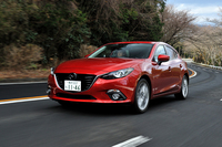 ボディーのCd値はハッチバックが0.28でセダンが0.26。