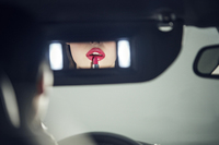 バニティーミラーの照明は、肌を自然に見せるLEDが採用されている。