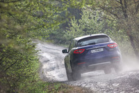 日本での納車開始は、ガソリンモデルが2016年9月ごろ、ディーゼルモデルは2017年春になる予定。