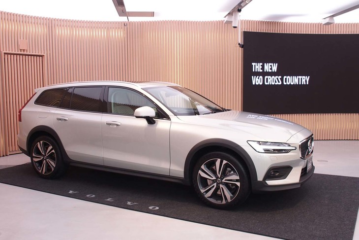 ボルボV60クロスカントリー