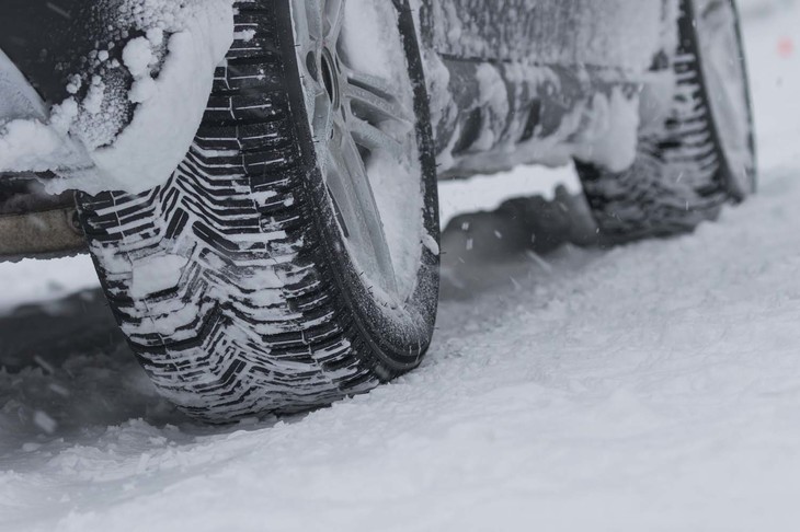 日本ミシュランタイヤによれば、日本の非降雪地帯のおよそ6割でスタッドレスタイヤは保有されておらず、現在オールシーズンタイヤへの注目度は高まりつつあるという。
