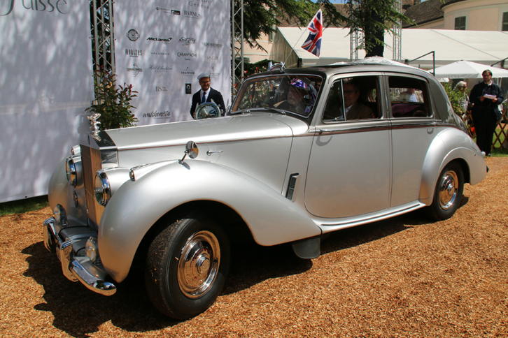 「コンクール・デレガンス・スイス」における、ロールス・ロイス部門のクラスウィナーの表彰。