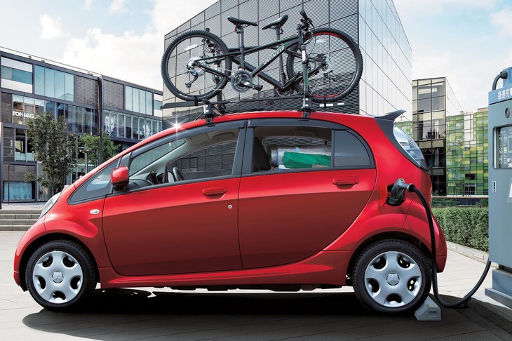 「i-MiEV」は、生産中止こそ決まったものの、スタイリッシュなEVとあって古さを感じさせない。EVの普及が進み個性が求められるなか、貴重な存在となるのではなかろうか？