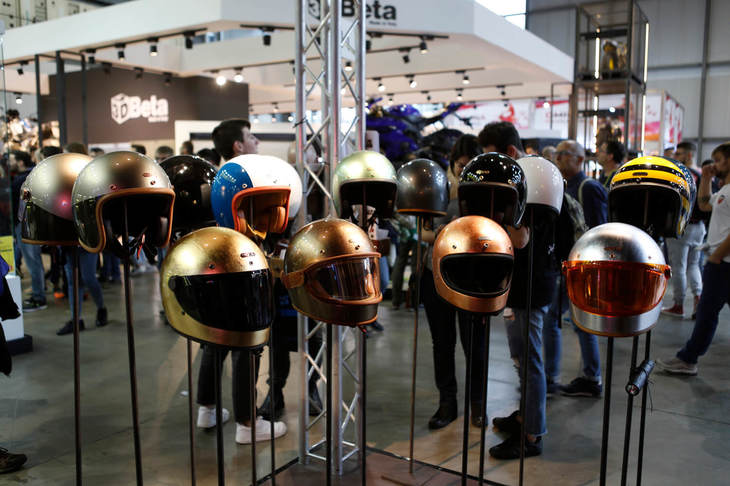 イギリスのヘルメットブランド、ヘドンはEICMAで最新カラーを展示。欧州では近年、クラシカルなスタイルのヘルメットが人気であり、ヘドンはそのトップブランド。2019年シーズンからBMWとのコラボレーションもスタートする。