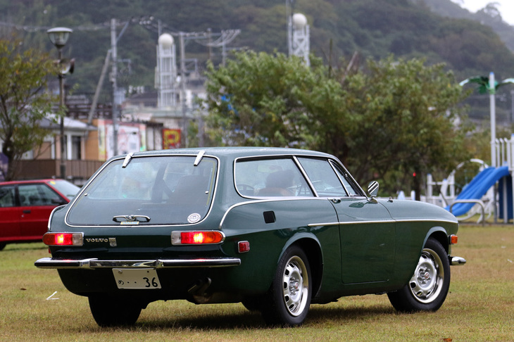 「ボルボ1800ES」。デビューが1960年で旧態化していたスポーツクーペを、スポーツワゴンにアレンジしてよみがえらせたモデルで、1972年に登場。