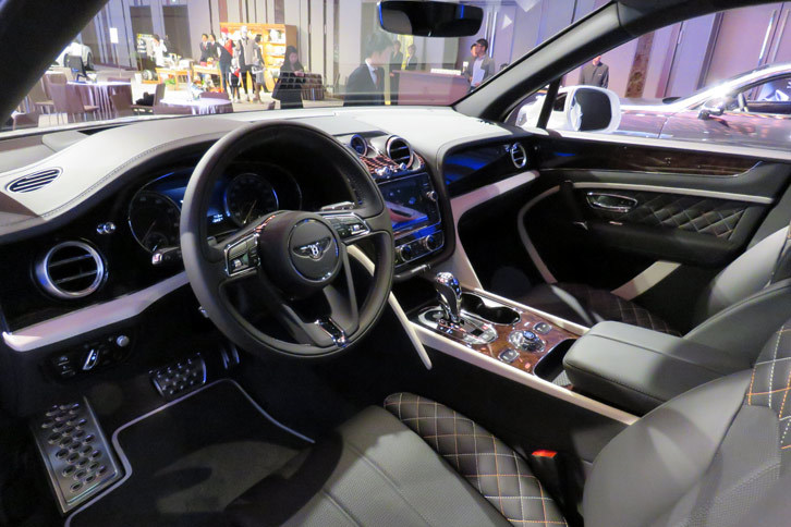 ベントレー・ベンテイガ マリナー（インストゥルメントパネルまわり）