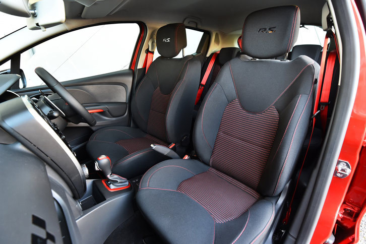 シートの形状については、同じルノースポールが手がけた「R.S.」や「GT」から大きな変更はない。