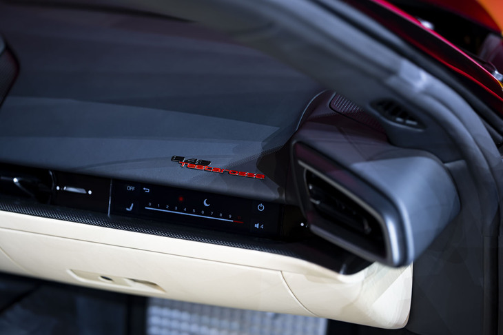 フェラーリ849テスタロッサ（ダッシュボードのエンブレム）