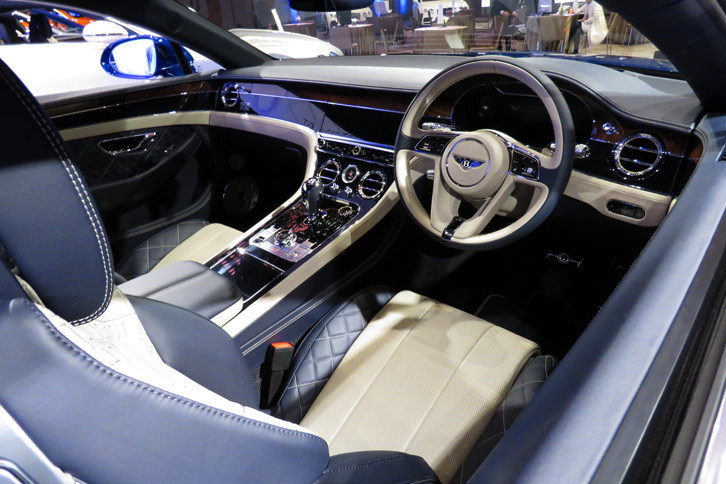 ベントレー・コンチネンタルGT（インストゥルメントパネルまわり）