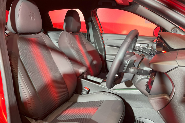 アルファ・ロメオ・ジュニア（フロントシート）