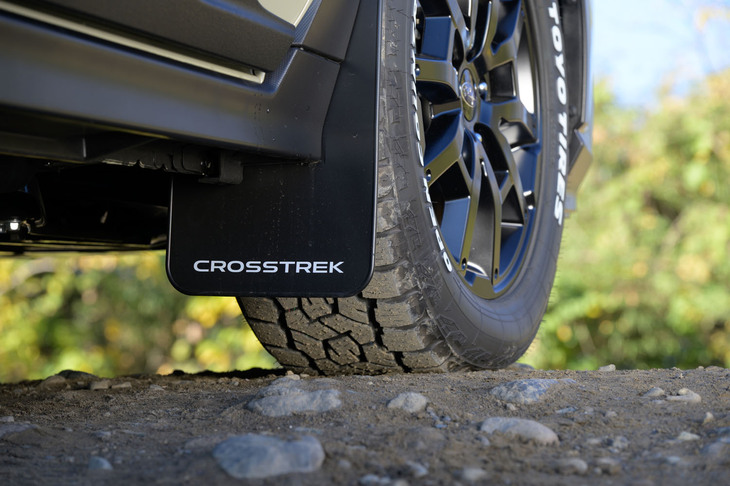 車体を泥やはね石から守るマッドフラップ。こうした用品の装着が必要となるため、「クロストレック ウィルダネスエディション」の購入には、工賃6万2920円が必要だった。