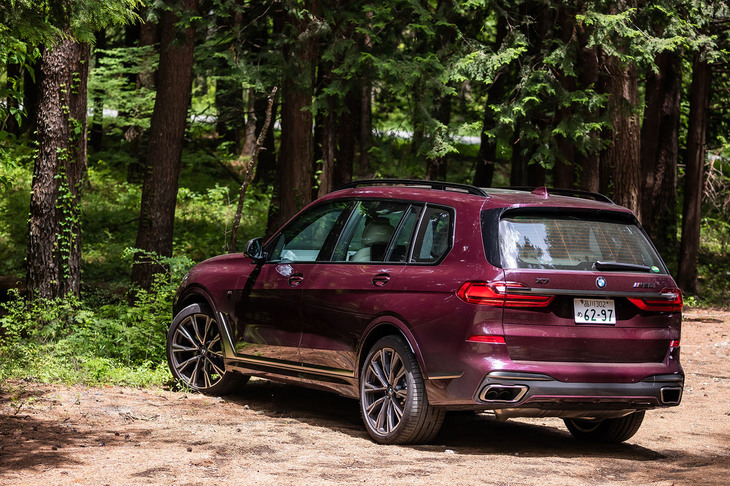 試乗車の外装色は「アメトリンメタリック」と呼ばれる、オプション価格32万9000円のBMWインディビジュアルボディーカラー。